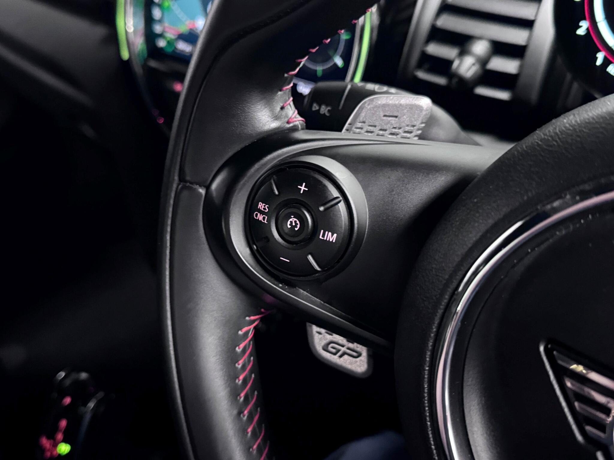 Mini Hatch view 12