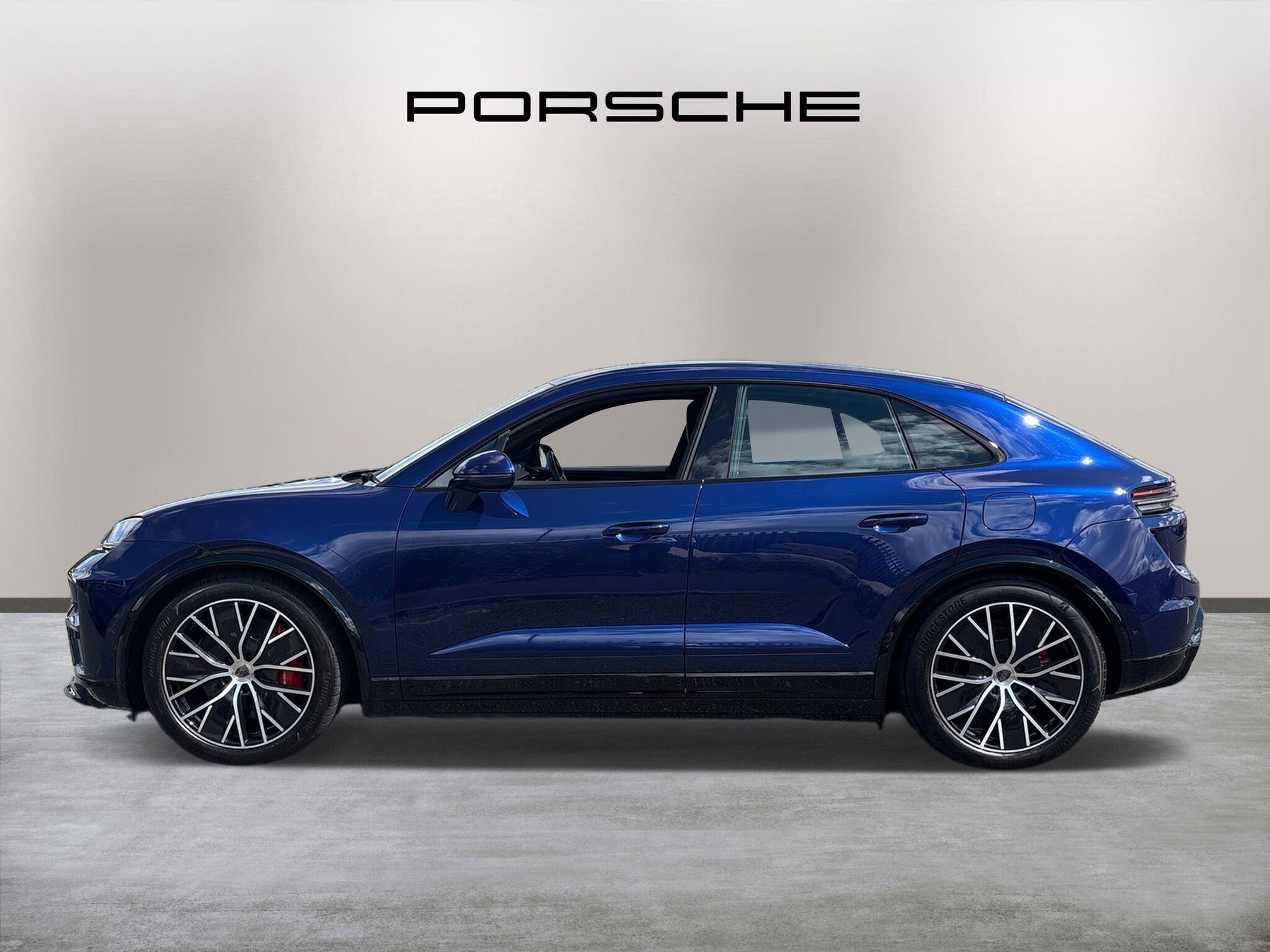 Porsche Macan view 4