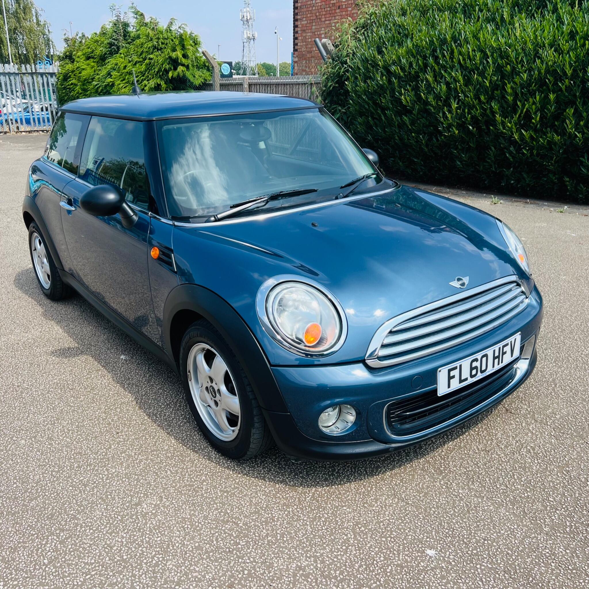 Mini Hatch view 9