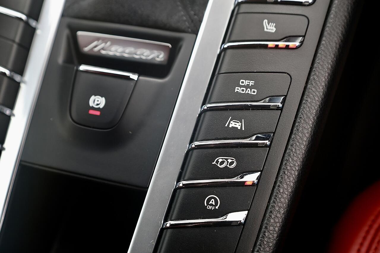 Porsche Macan view 34