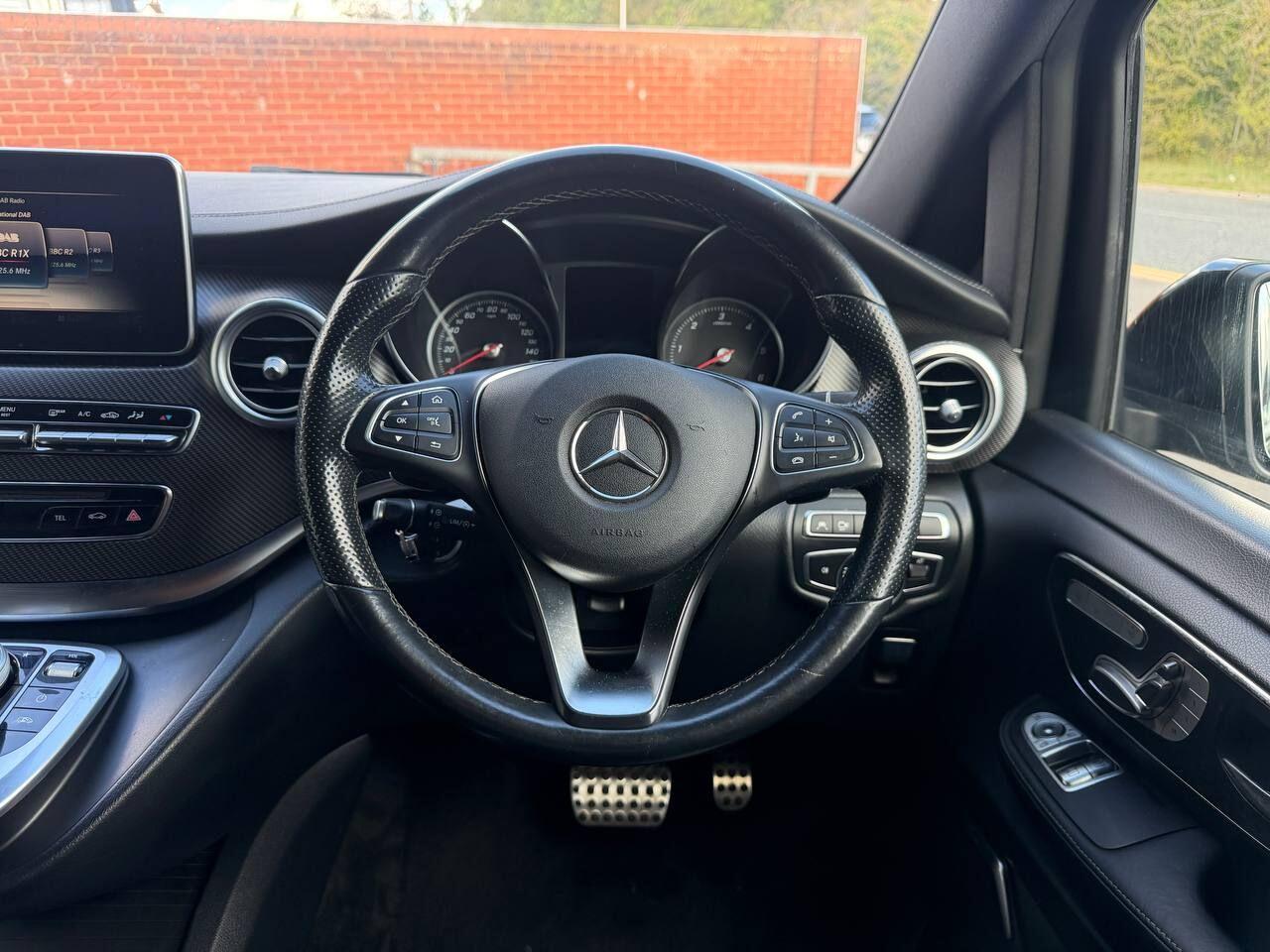 Mercedes-Benz V-Class view 24