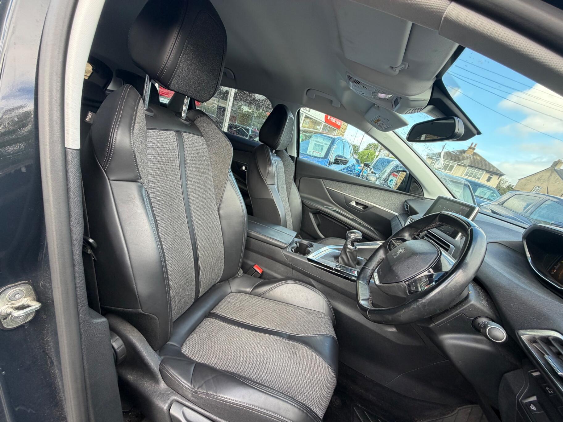 Peugeot 3008 view 15