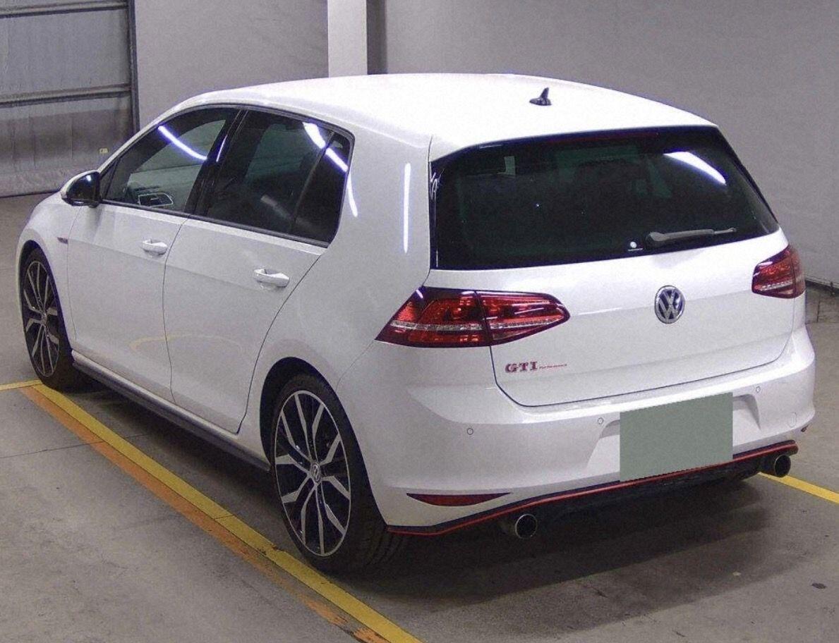 Volkswagen Golf view 3