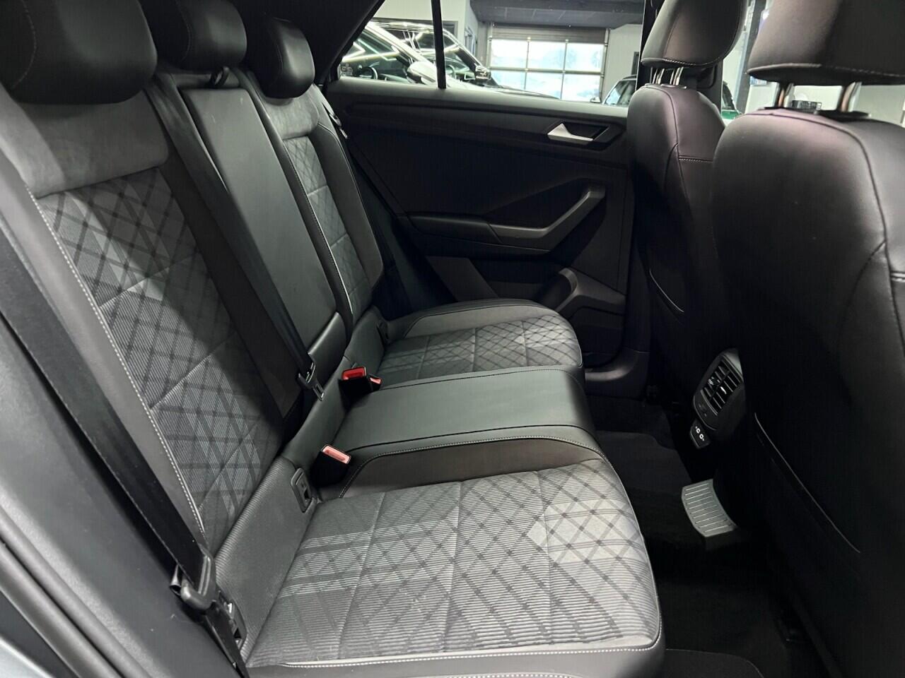 Volkswagen T-Roc view 41