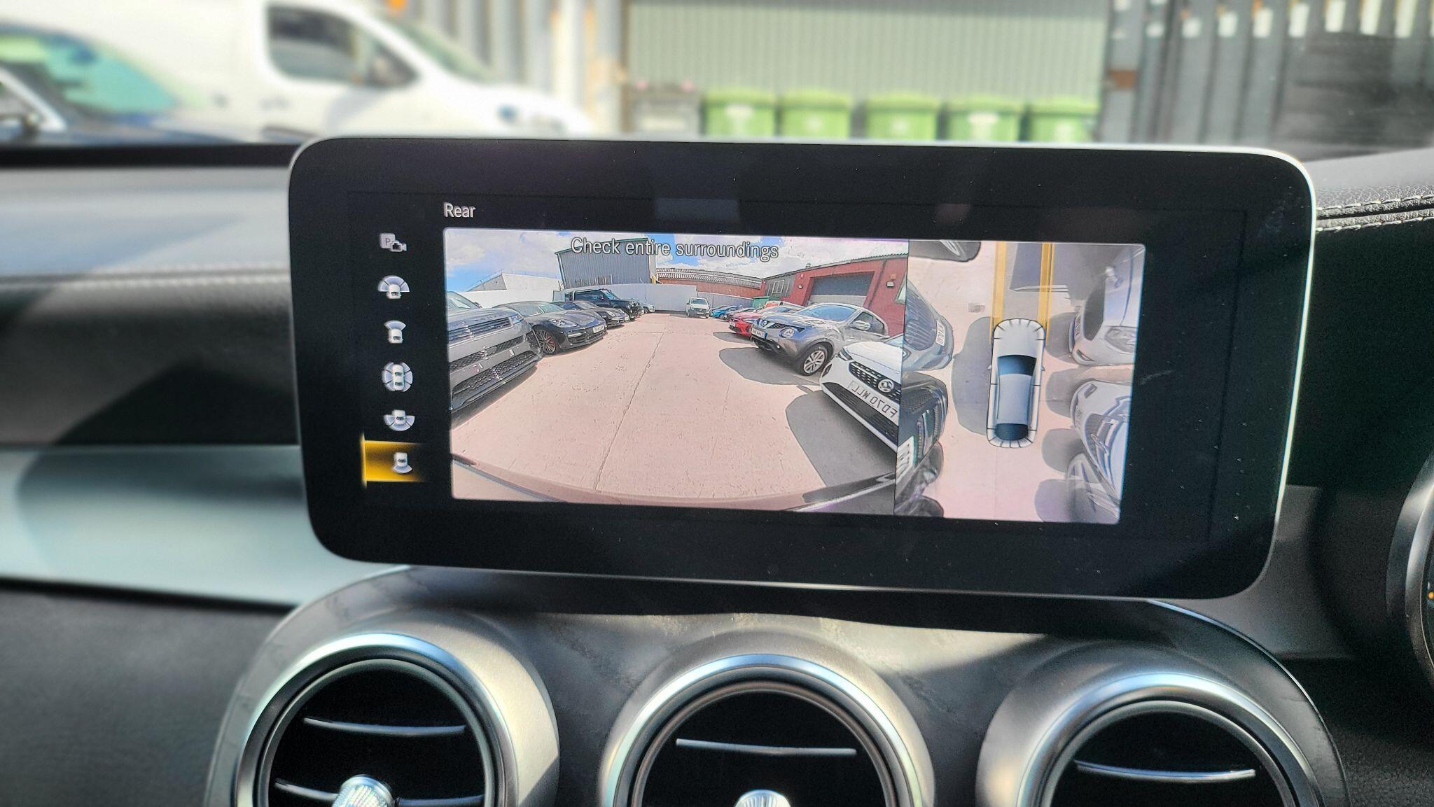 Mercedes-Benz Mercedes-Benz GLC view 3