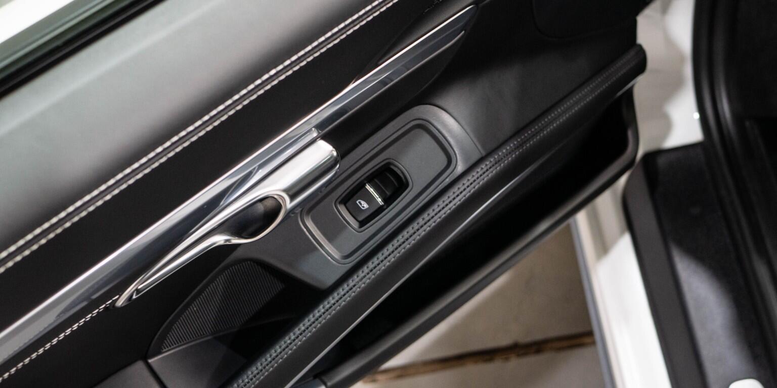 Porsche 911 view 32