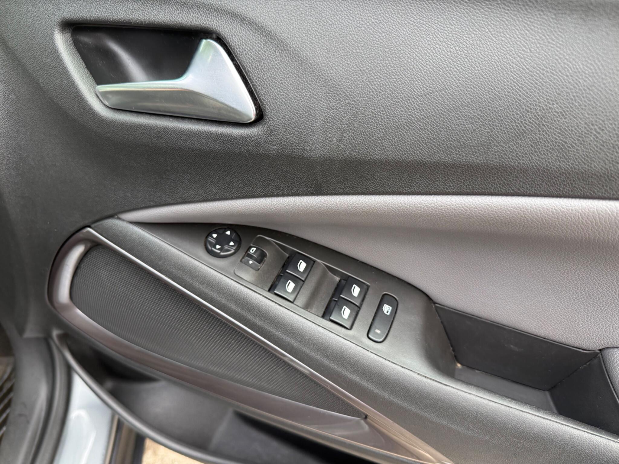 Vauxhall Crossland X view 29