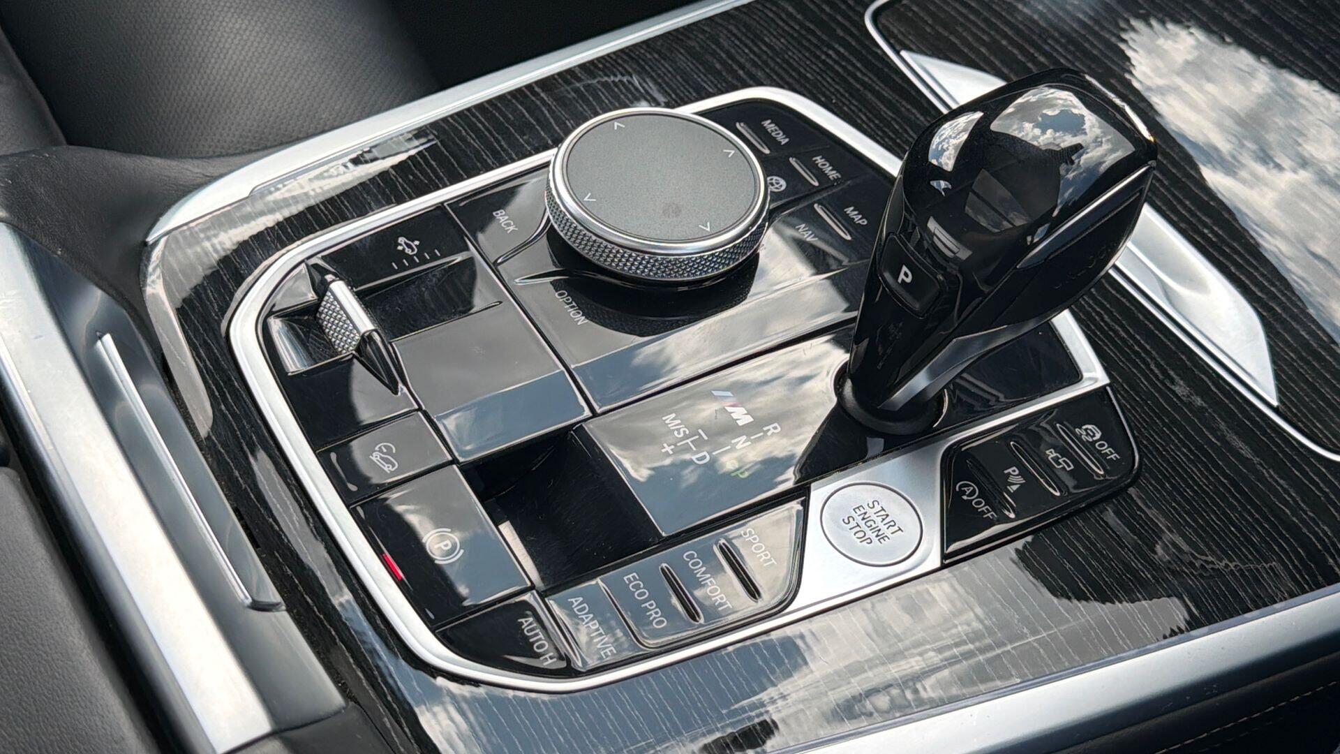 BMW X7 view 10