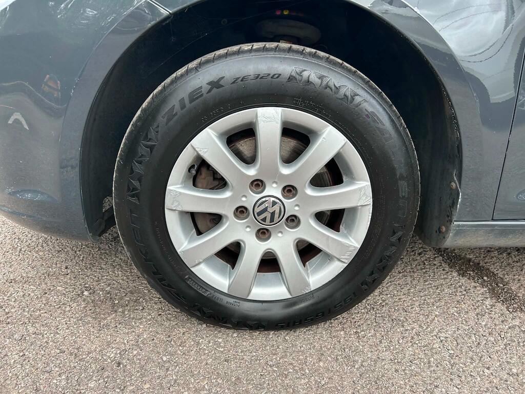 Volkswagen Touran view 20