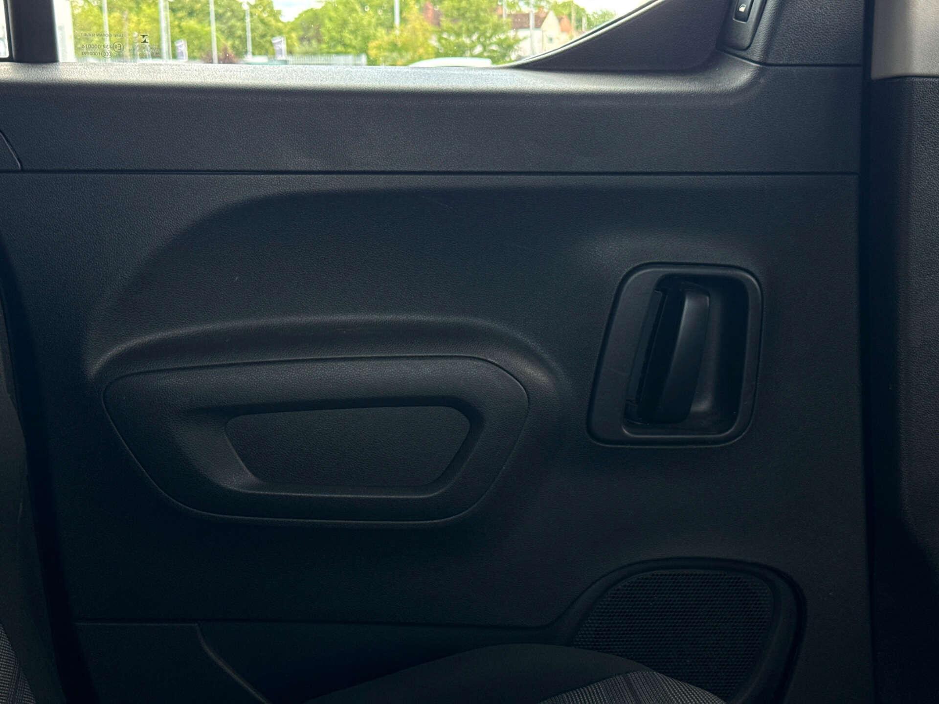 Vauxhall Combo Life view 27