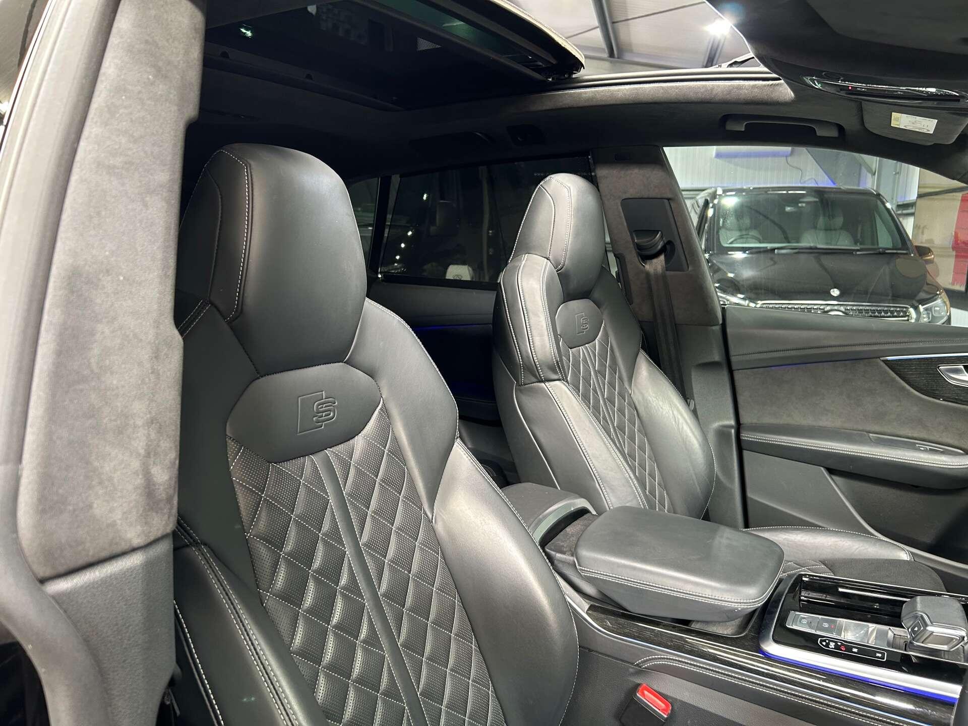 Audi Q8 view 18