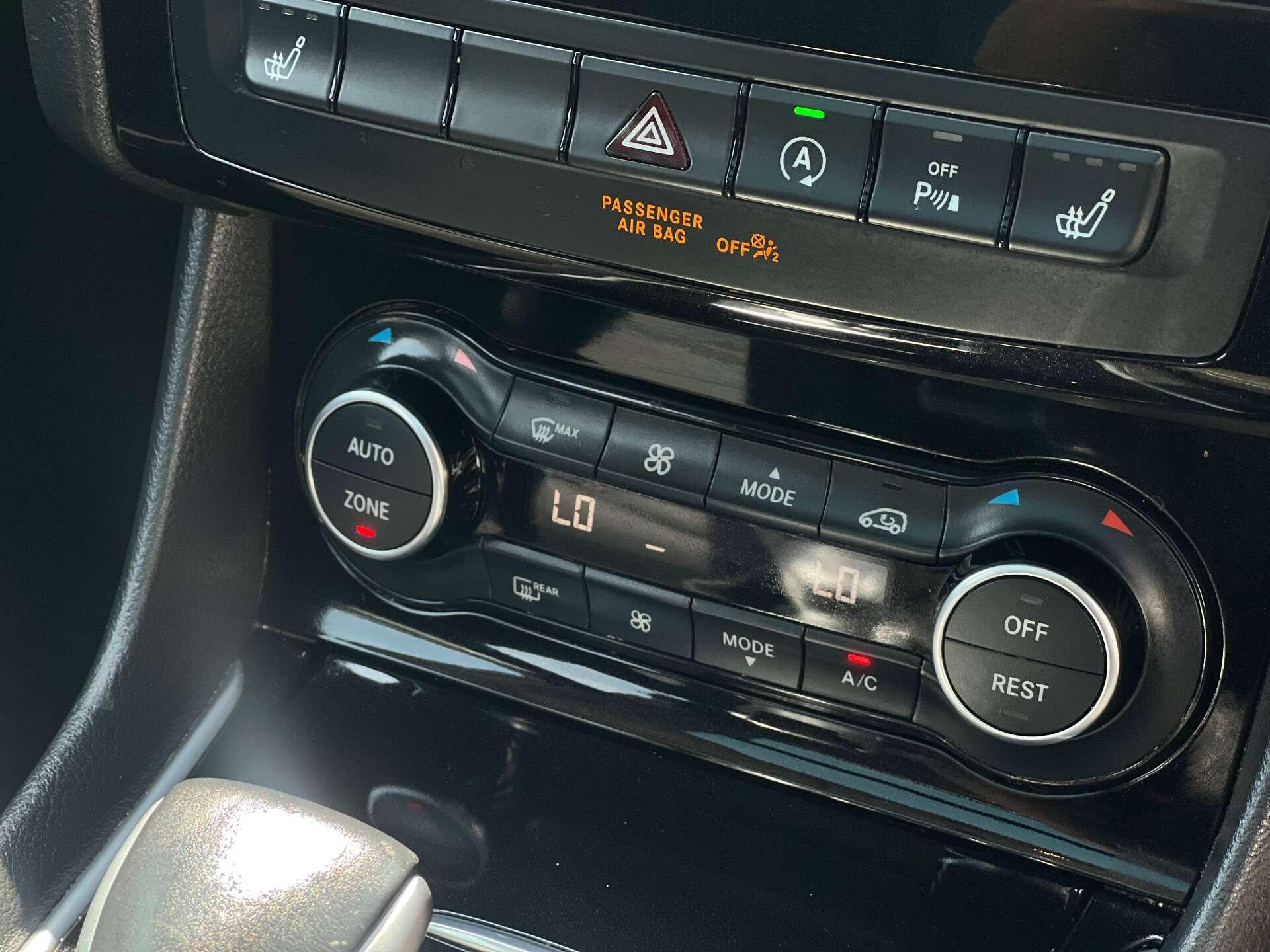 Infiniti Q30 view 25