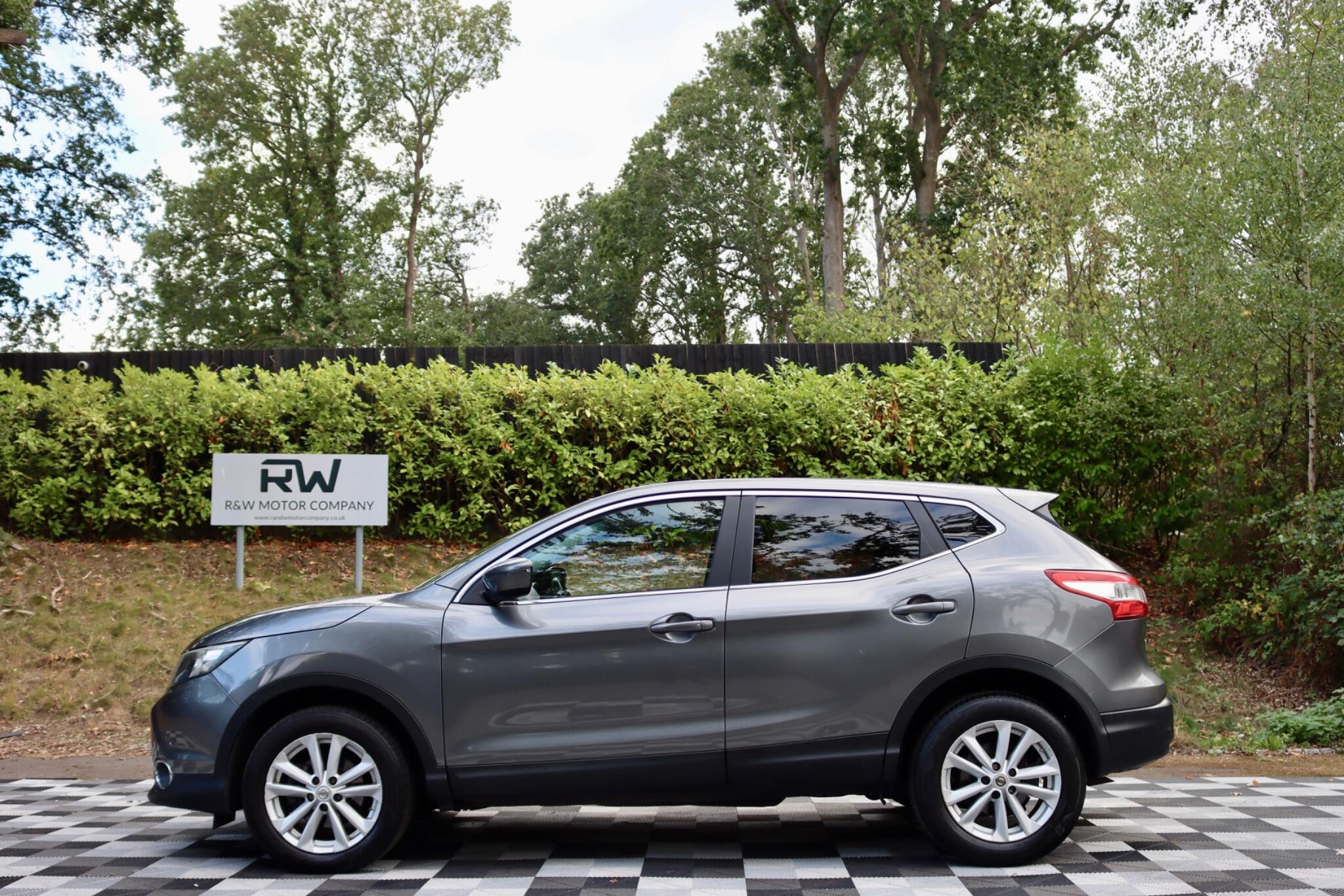 2015 Nissan Qashqai in Grey for sale