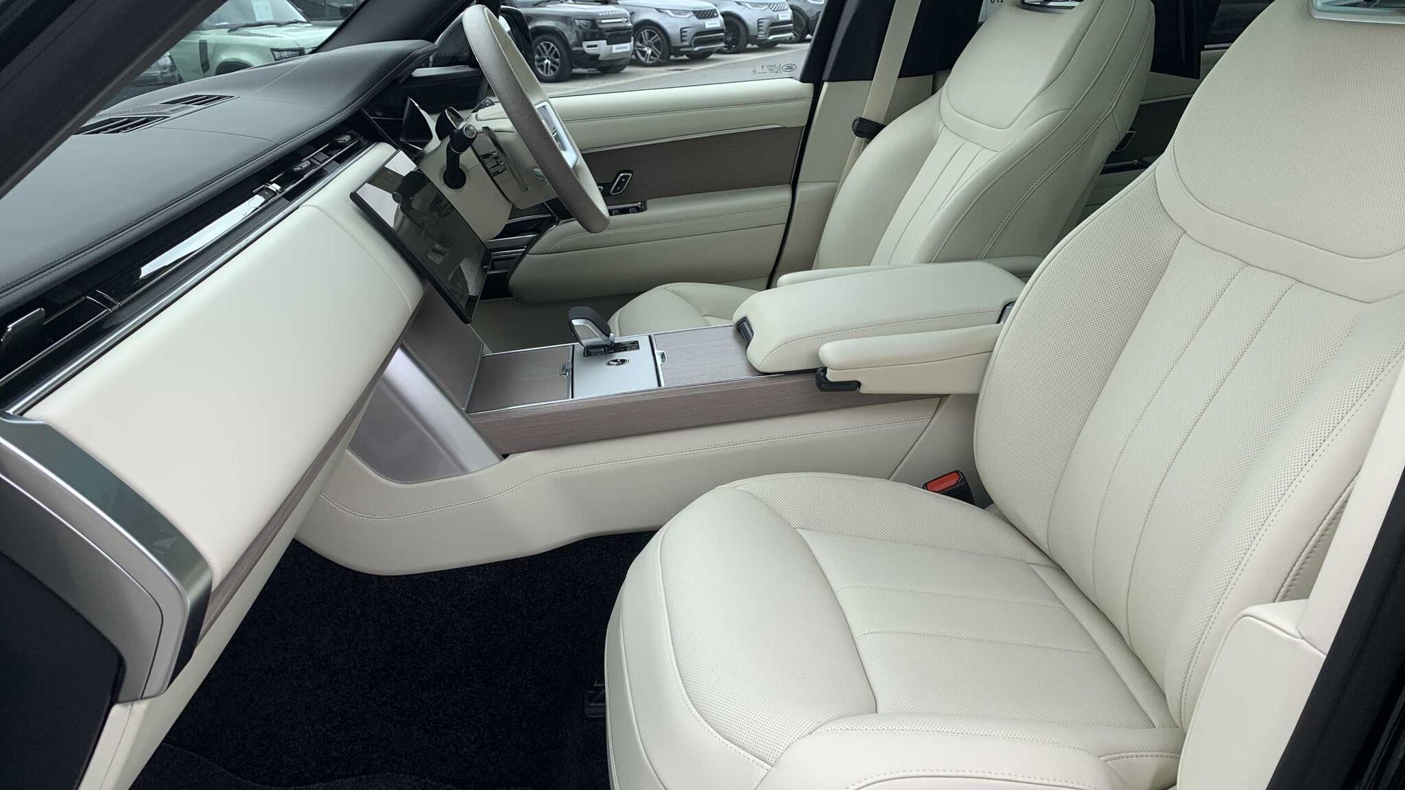 Land Rover Range Rover view 3