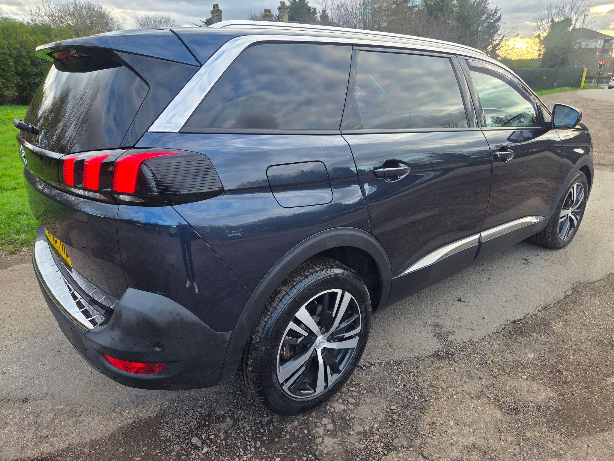 Peugeot 5008 view 12
