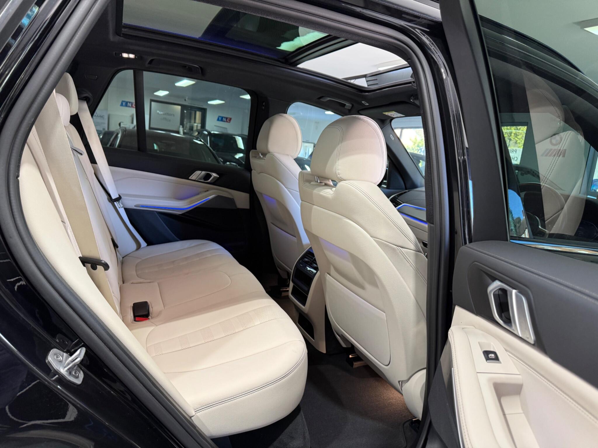 BMW X5 view 4
