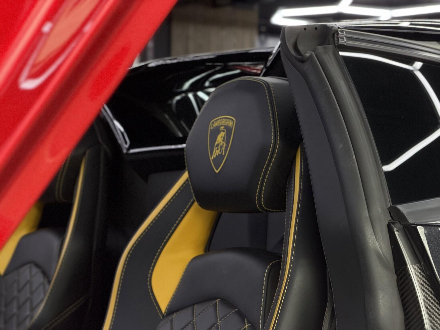 Lamborghini Aventador view 65