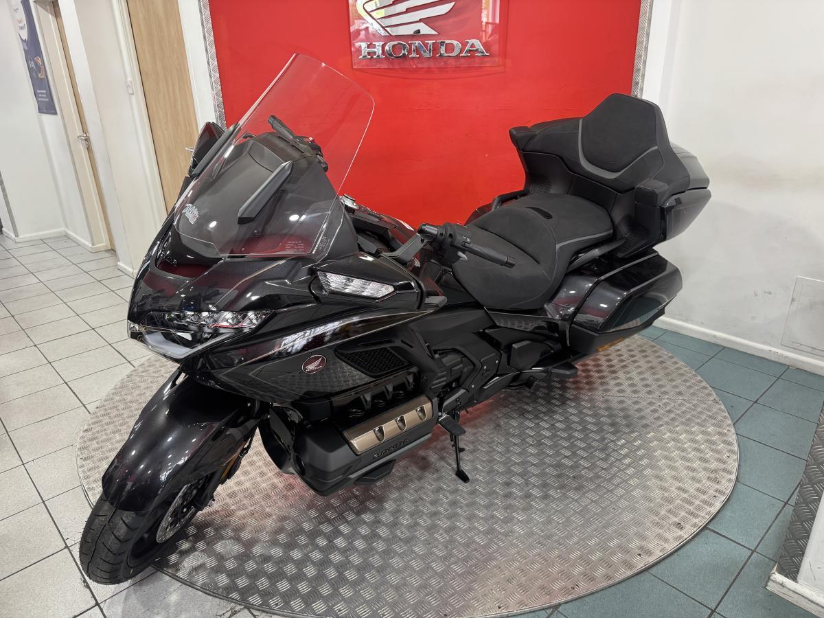 Honda GL1800 Gold Wing view 5