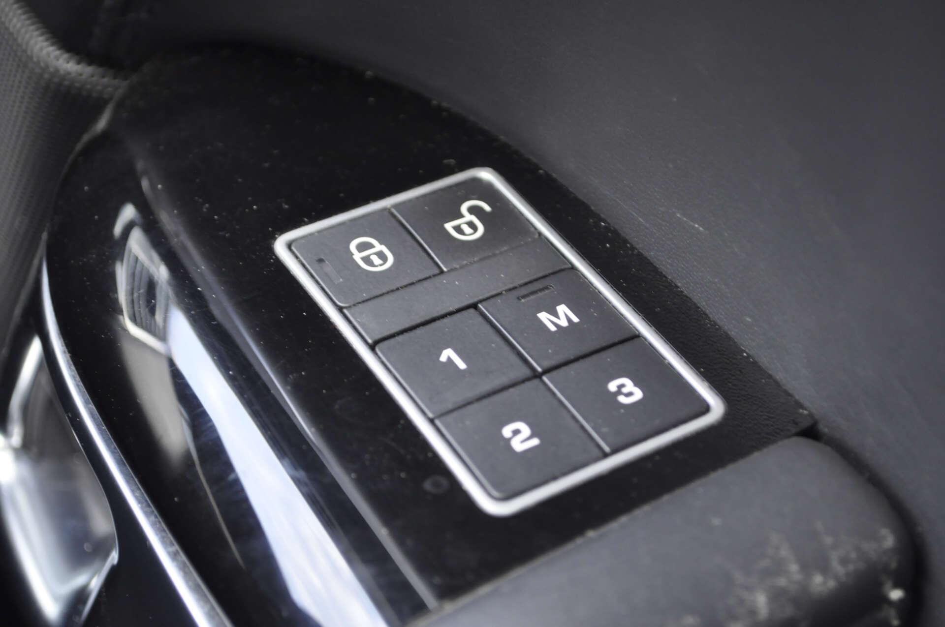 Land Rover Range Rover view 25