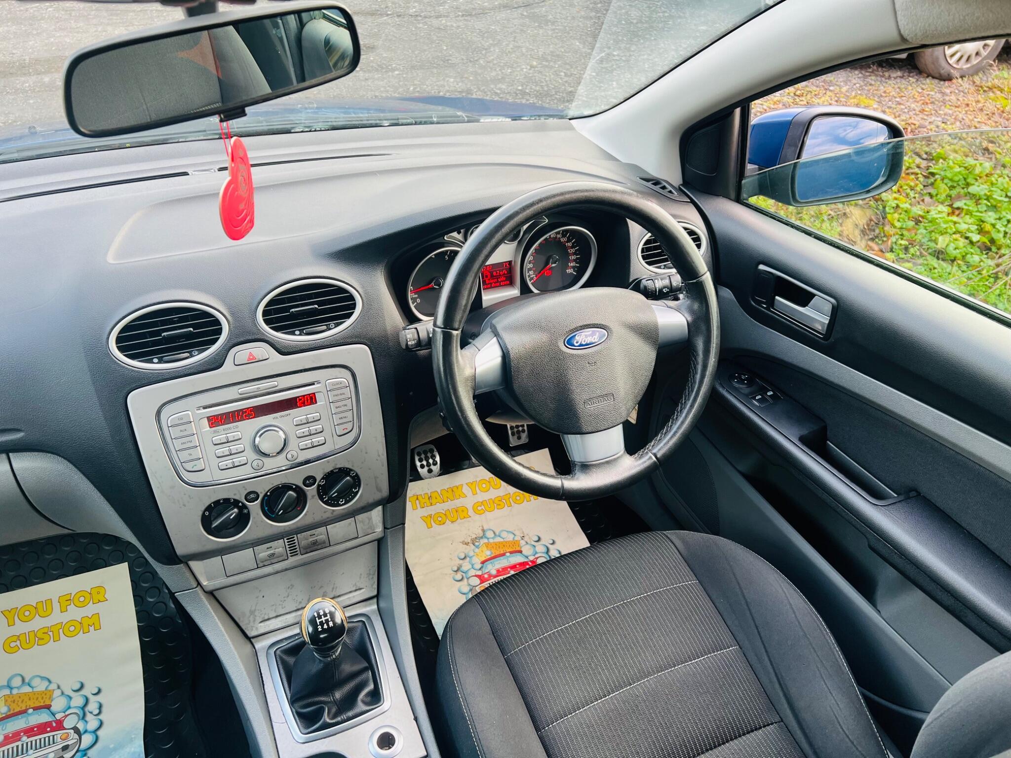 2009 Ford Focus image 27