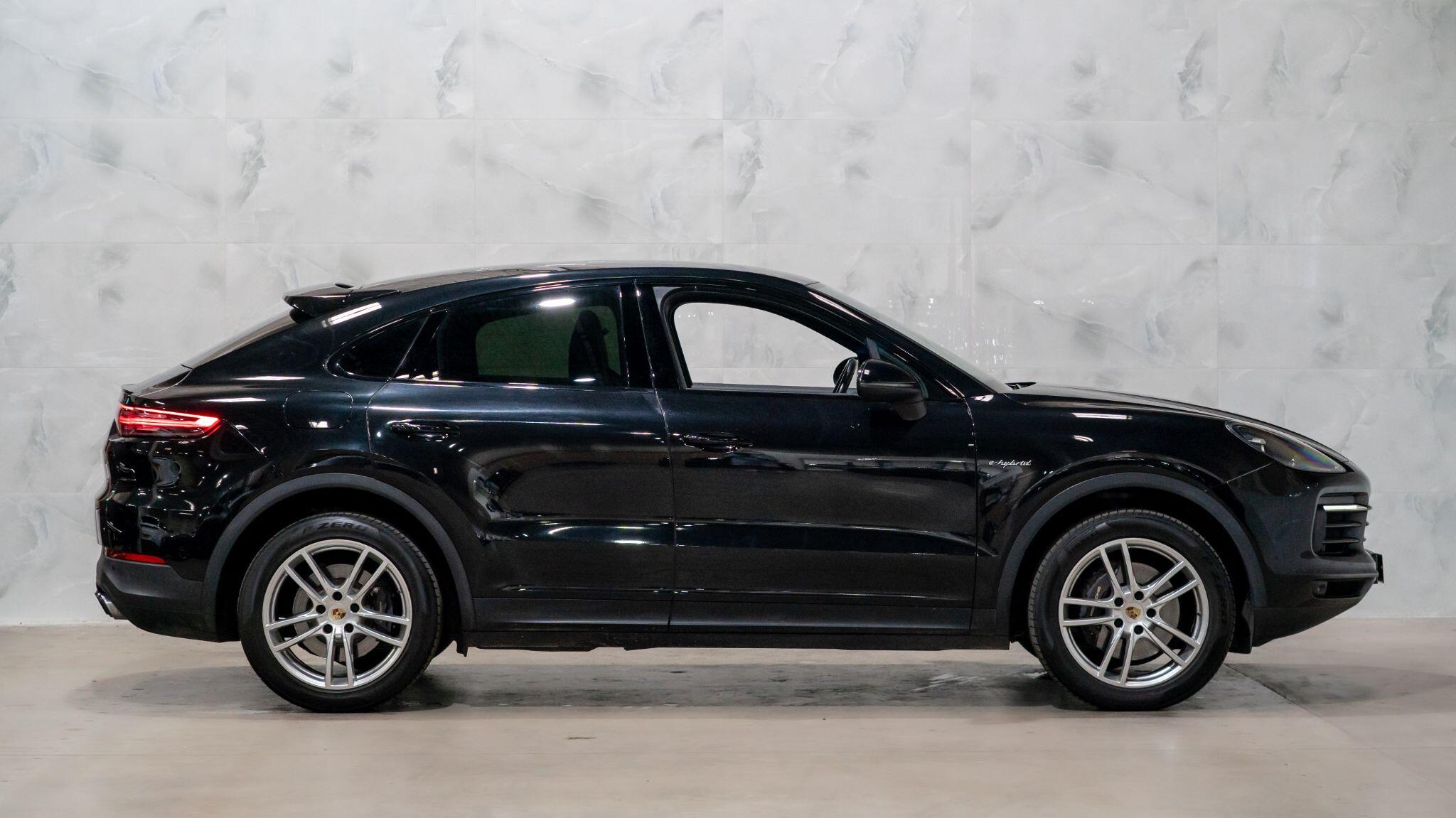 Porsche Cayenne view 8