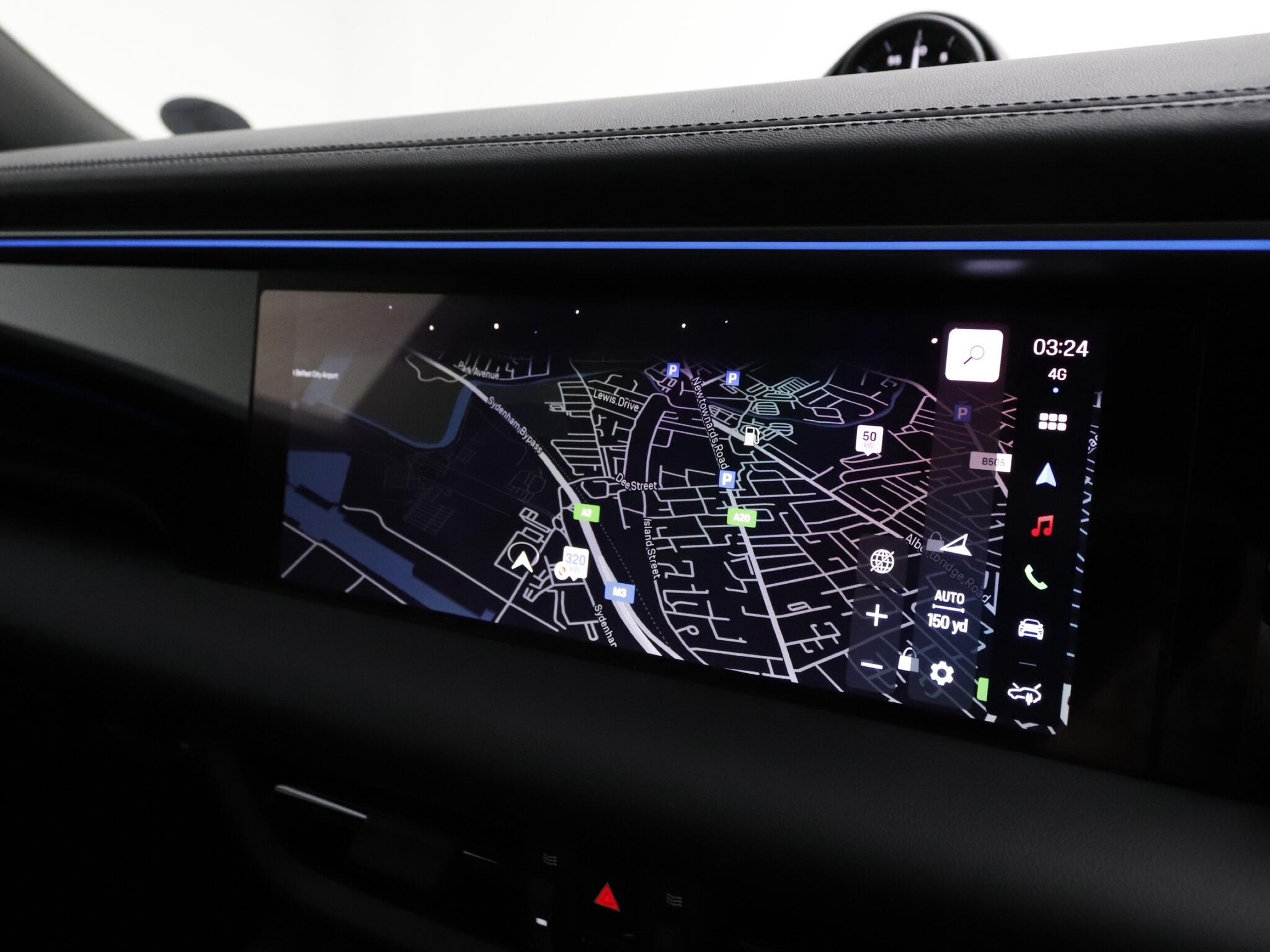 Porsche Macan view 34