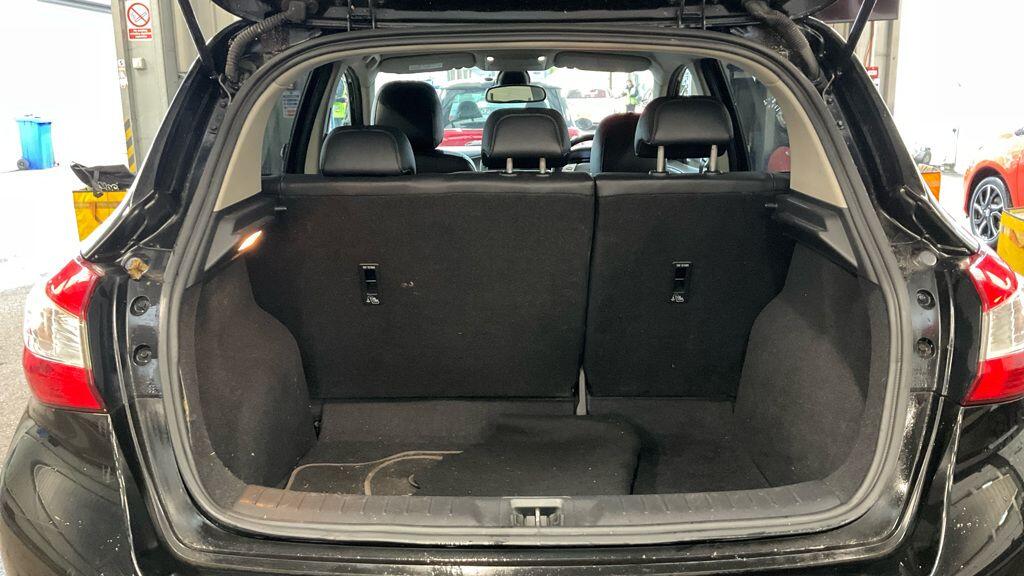 Nissan Pulsar view 13
