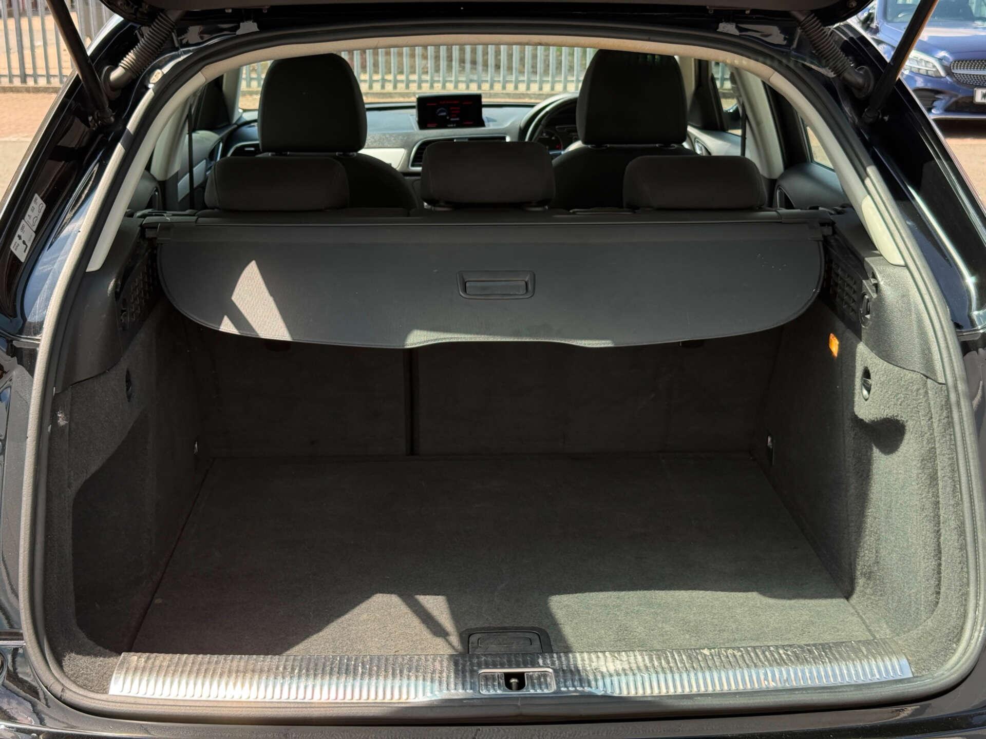 Audi Q3 view 29