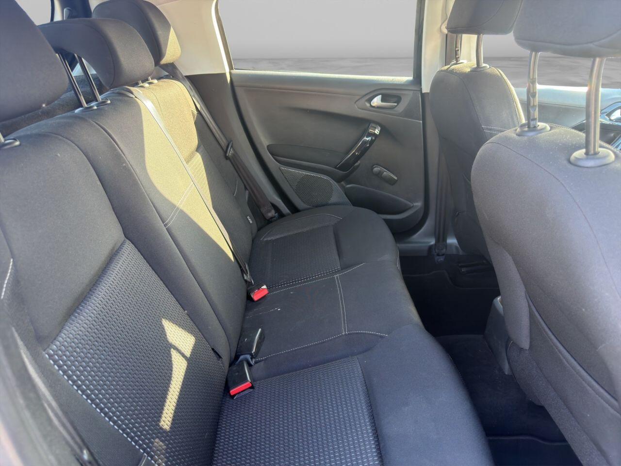 Peugeot 208 view 24