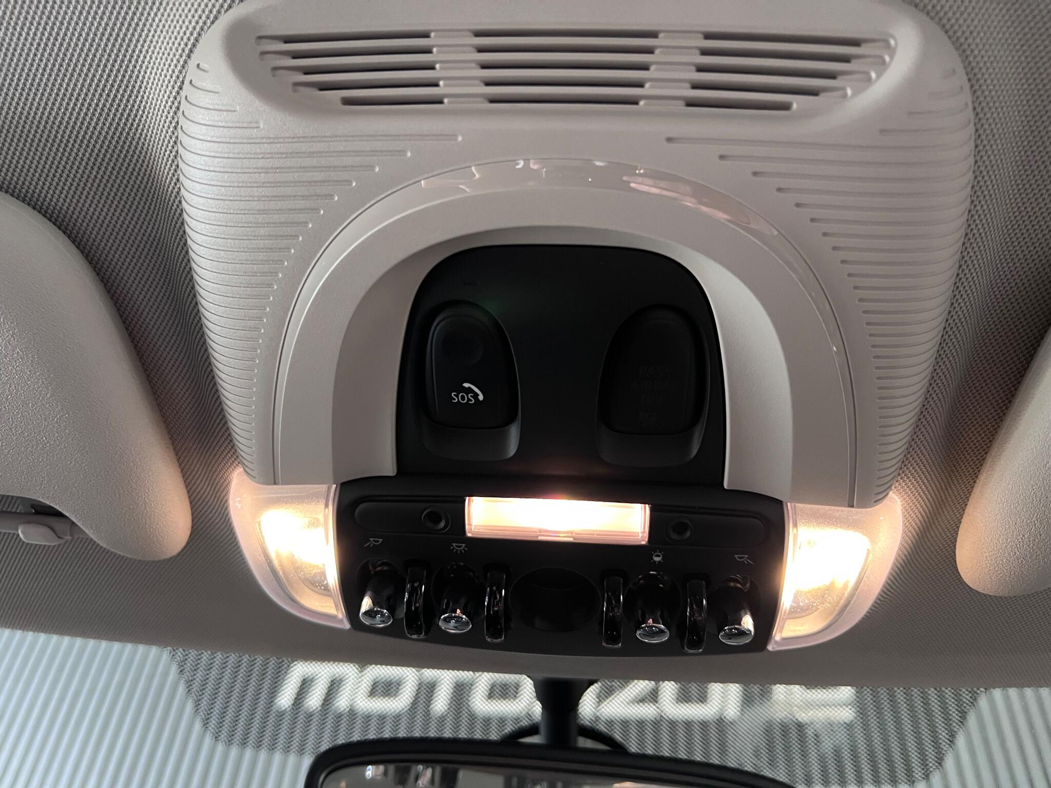 Mini Hatch view 27