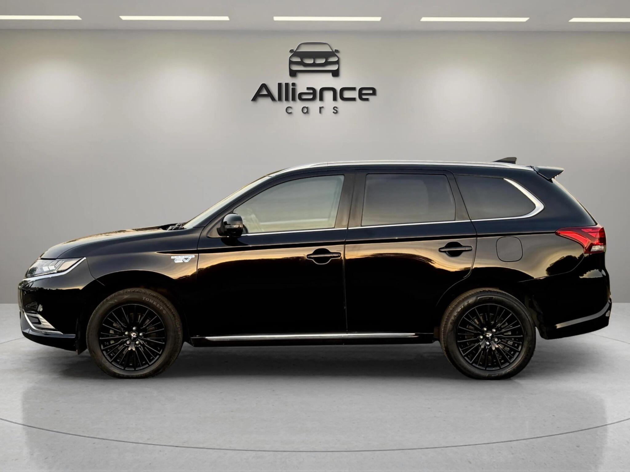Mitsubishi Outlander view 12