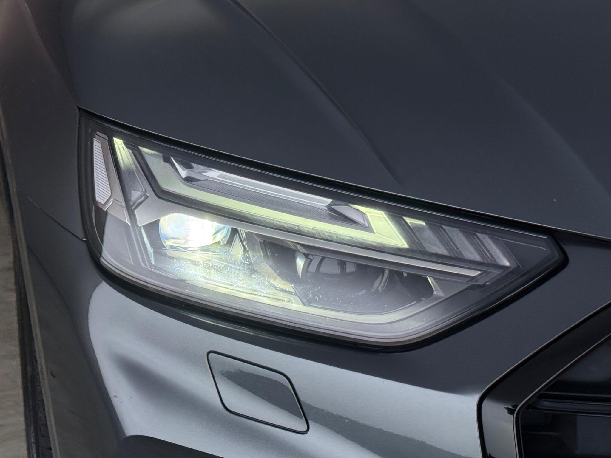 Audi Q5 view 4
