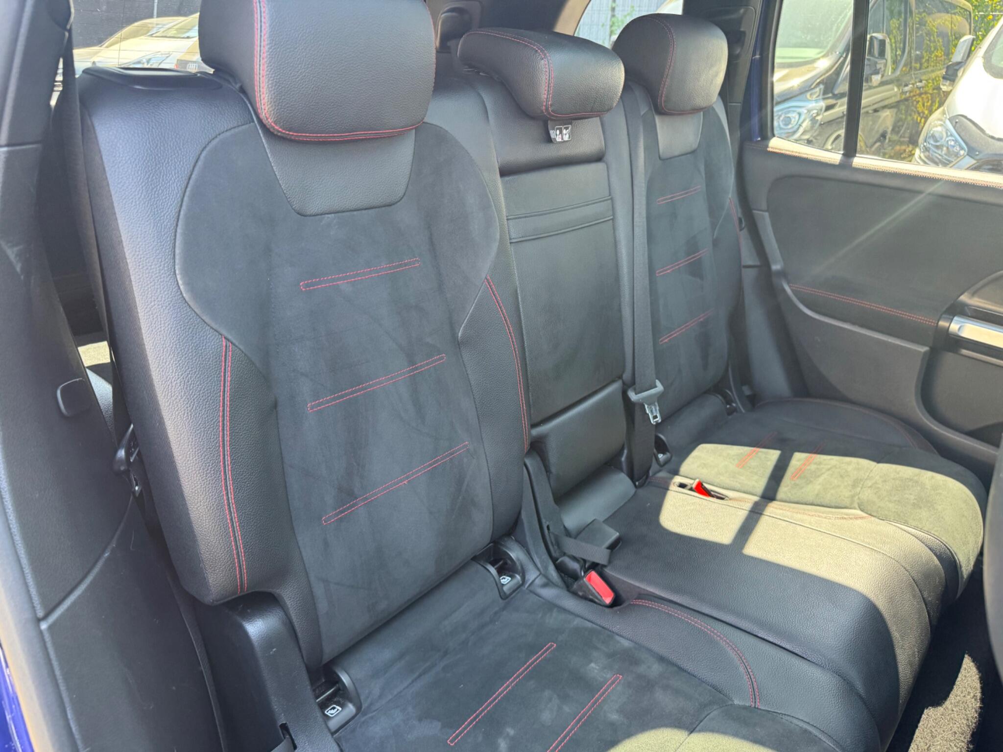 Mercedes-Benz GLB view 16