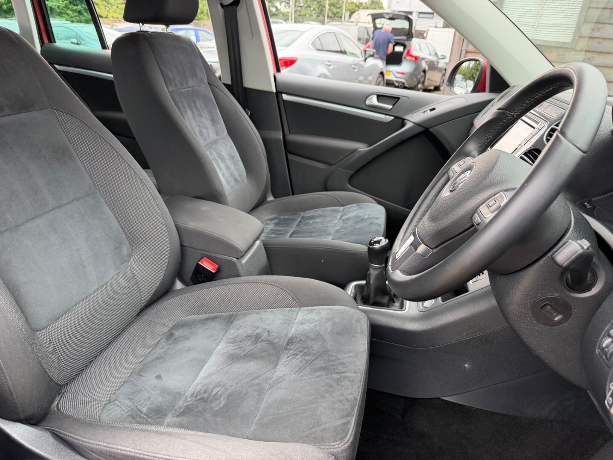 Volkswagen Tiguan view 21