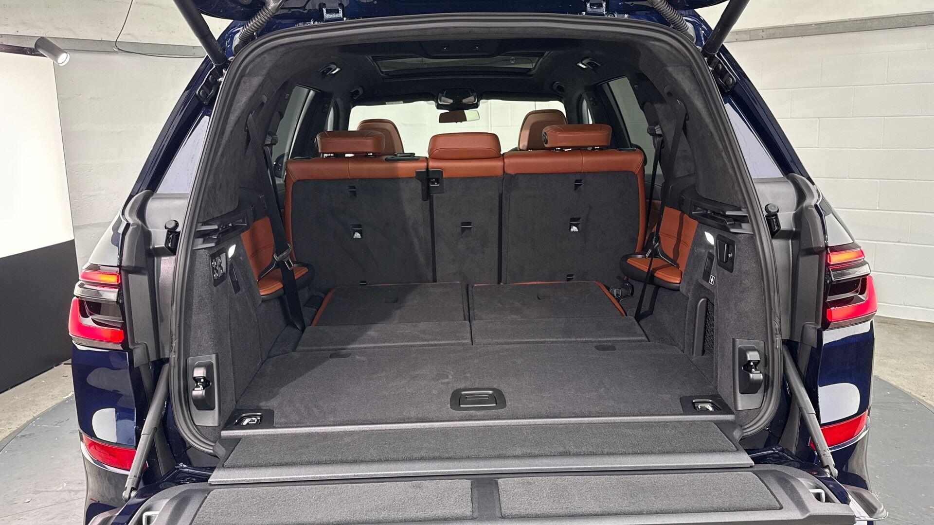 BMW X7 view 13