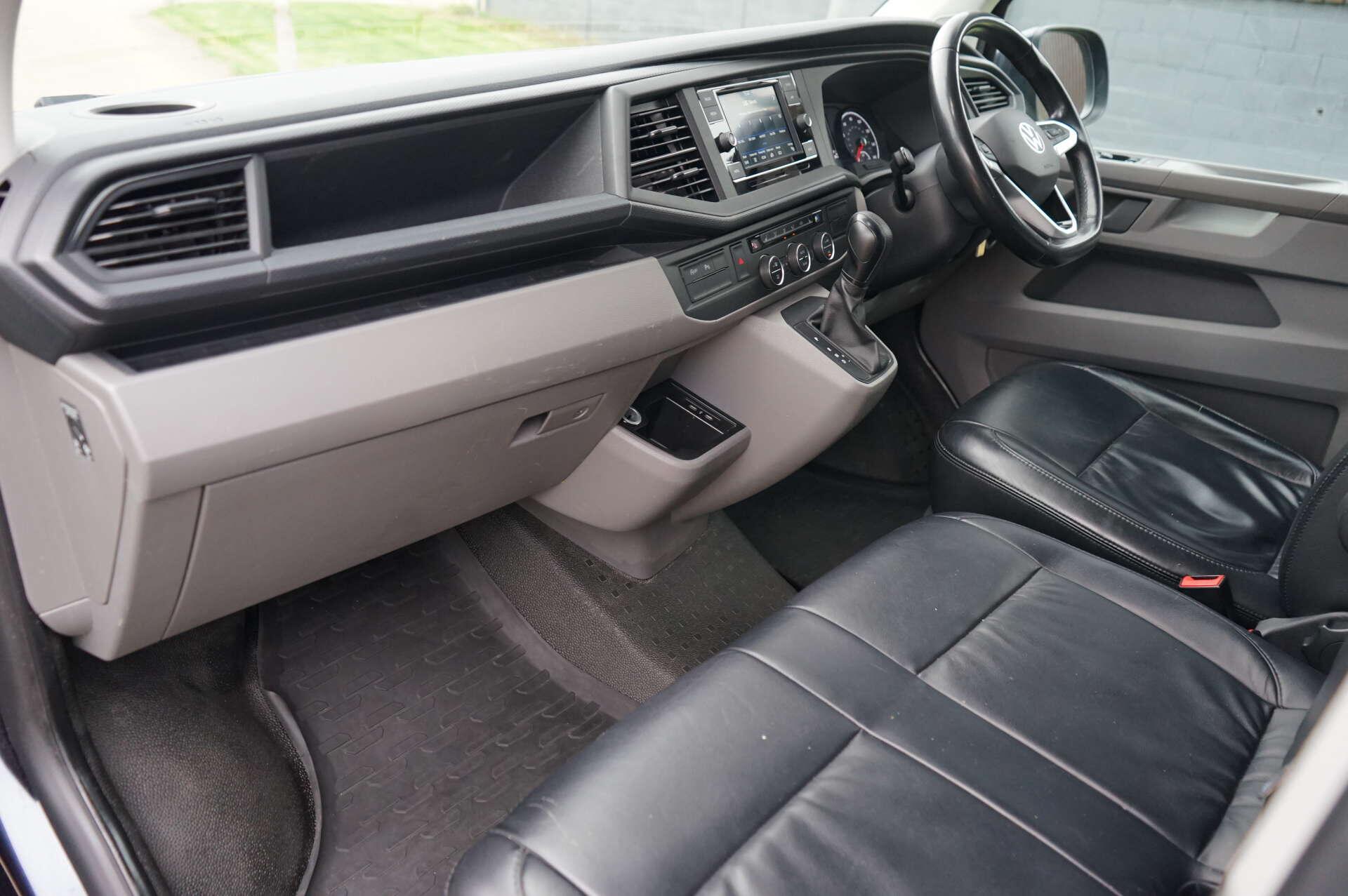 Volkswagen Transporter view 11