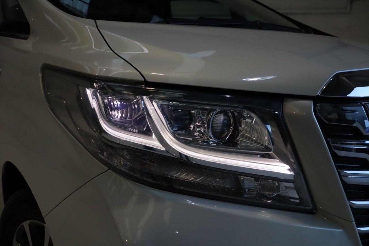Toyota Alphard view 2
