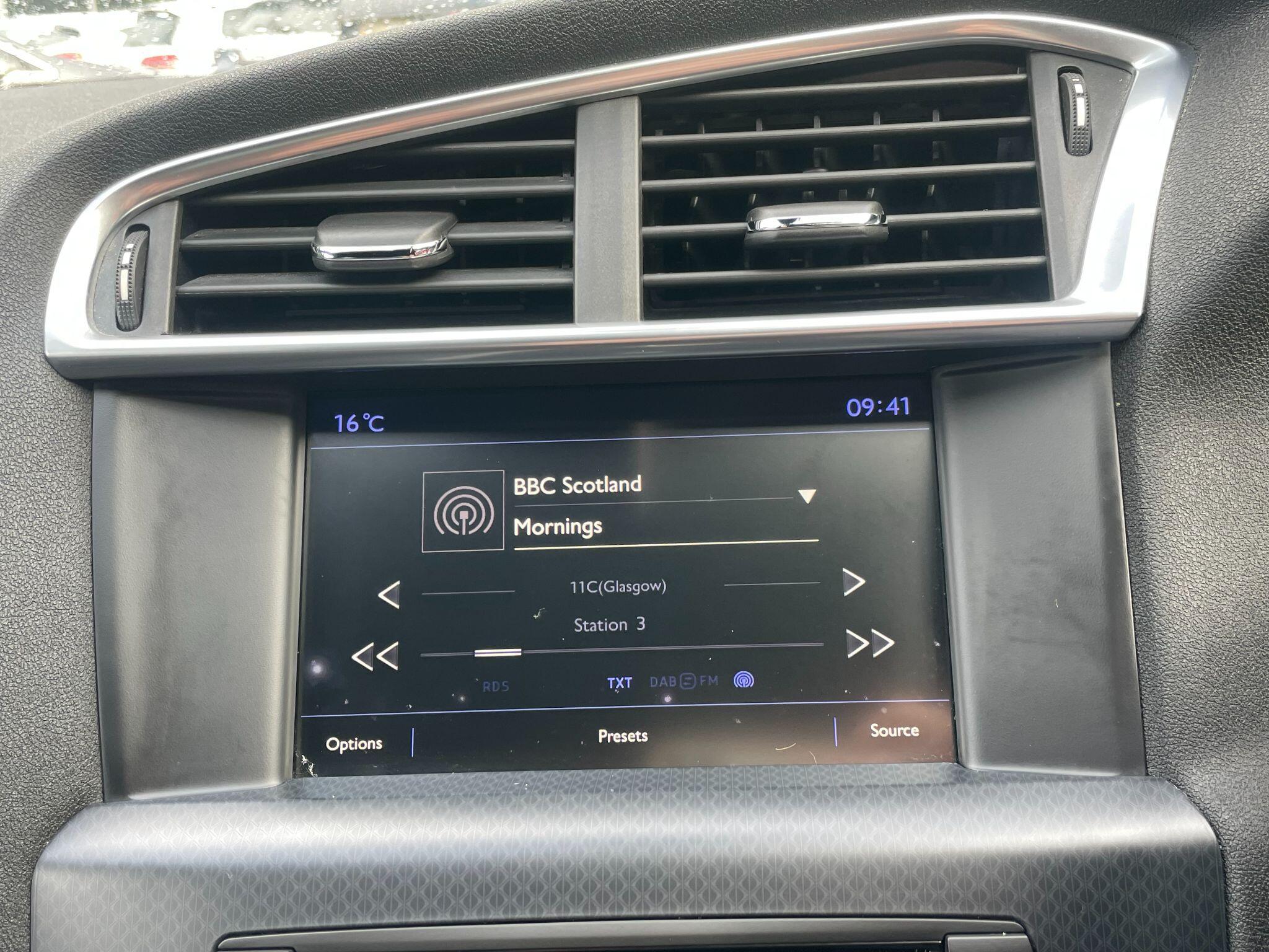 DS Automobiles DS 4 view 26
