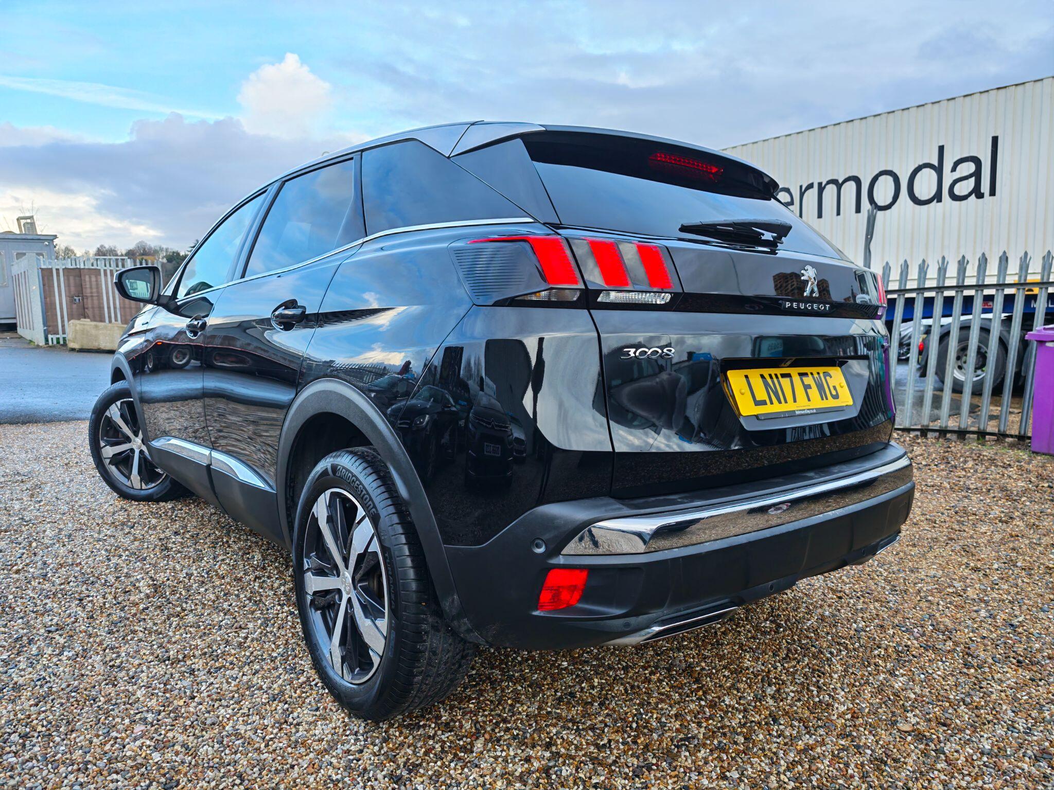 Peugeot 3008 view 3