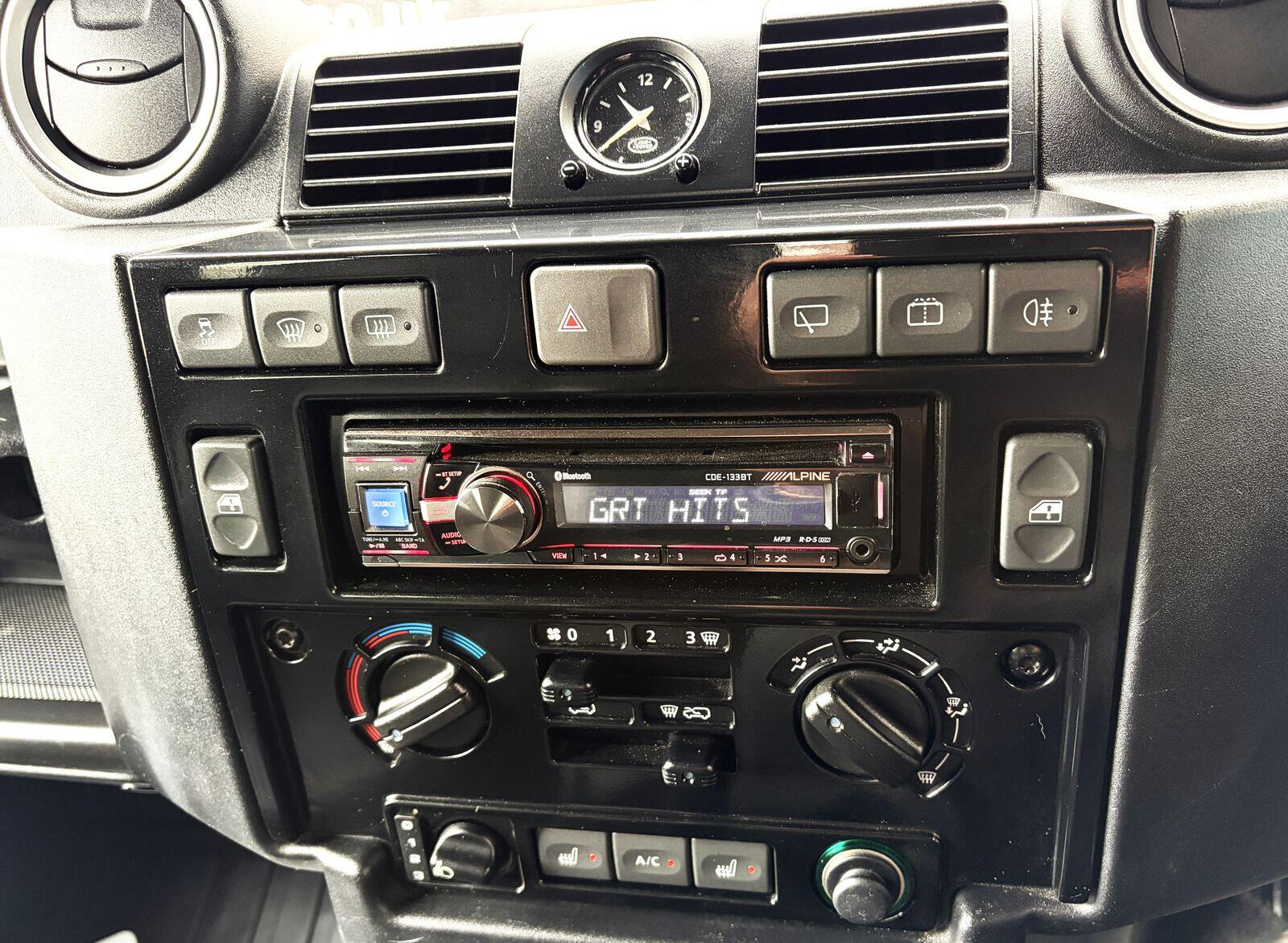 Land Rover Defender view 18