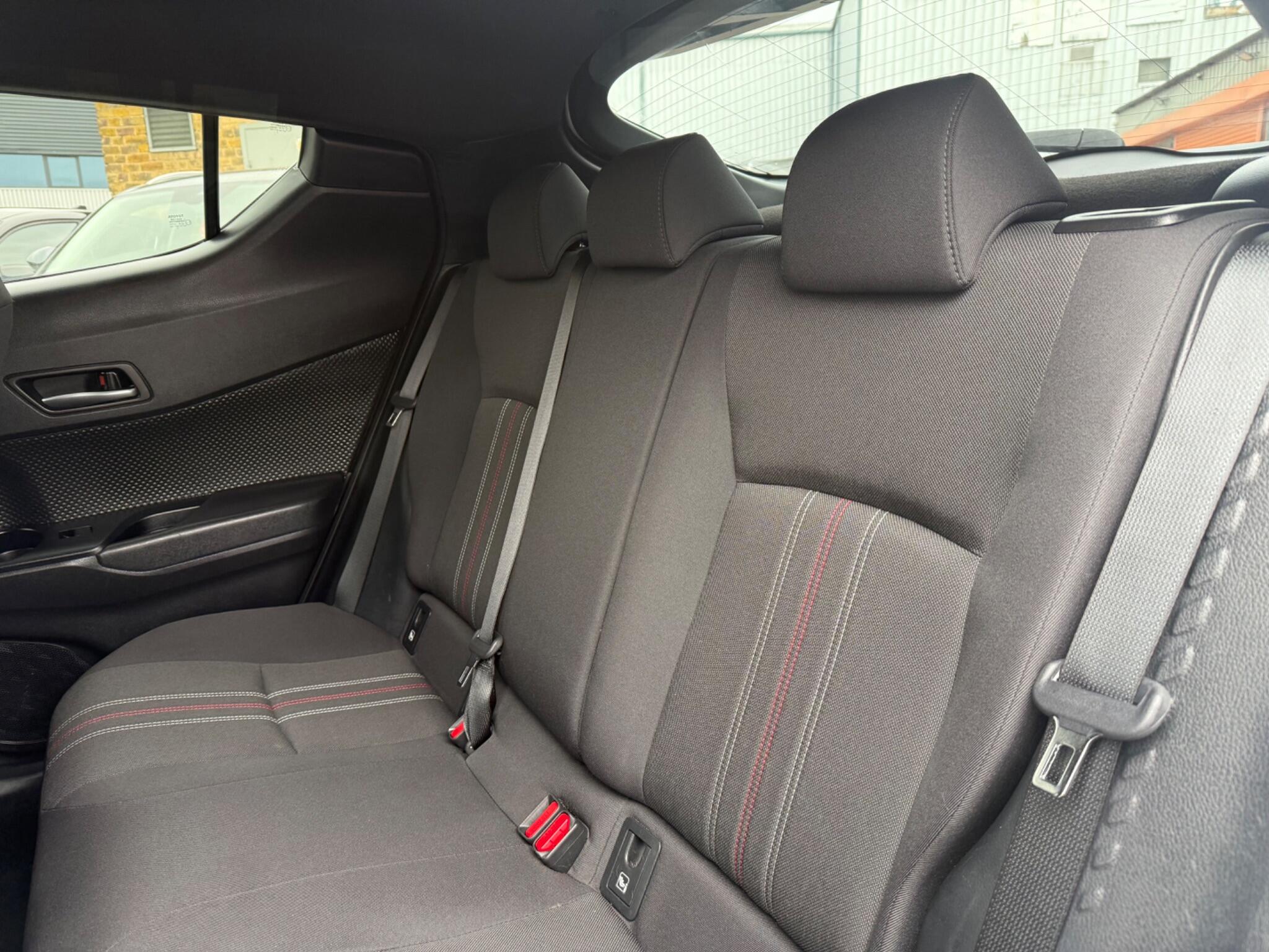 Toyota C-HR view 15