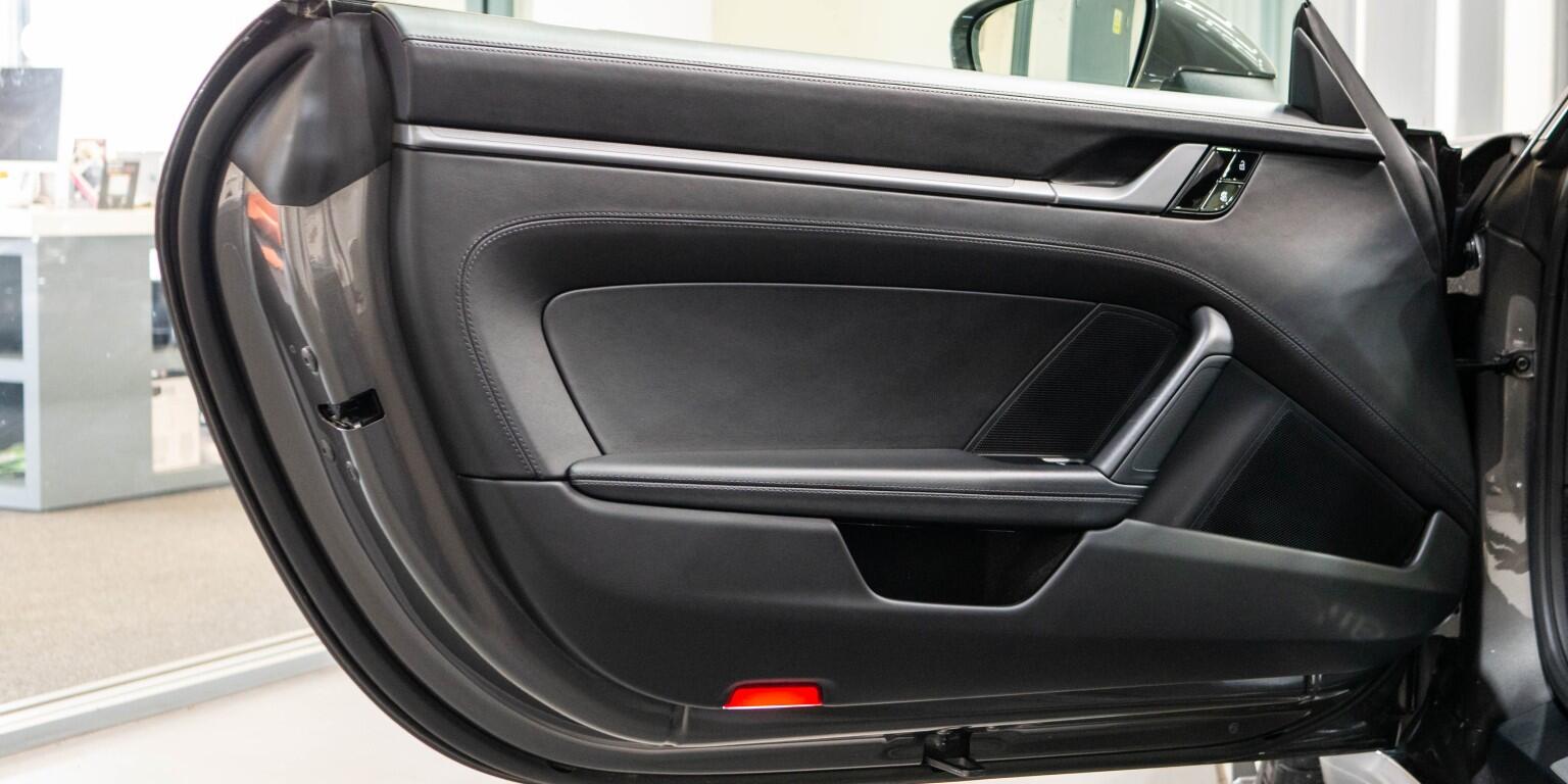 Porsche 911 view 33