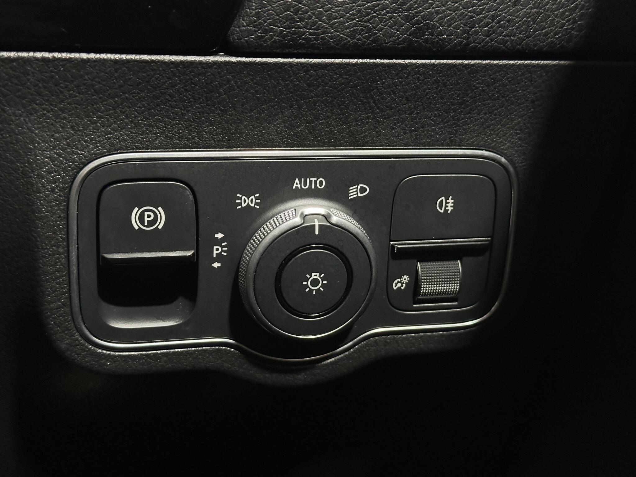 Mercedes-Benz B-Class view 18