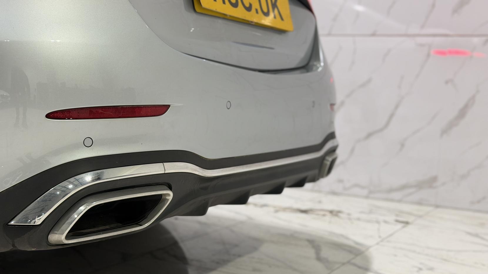 Mercedes-Benz C-Class view 31