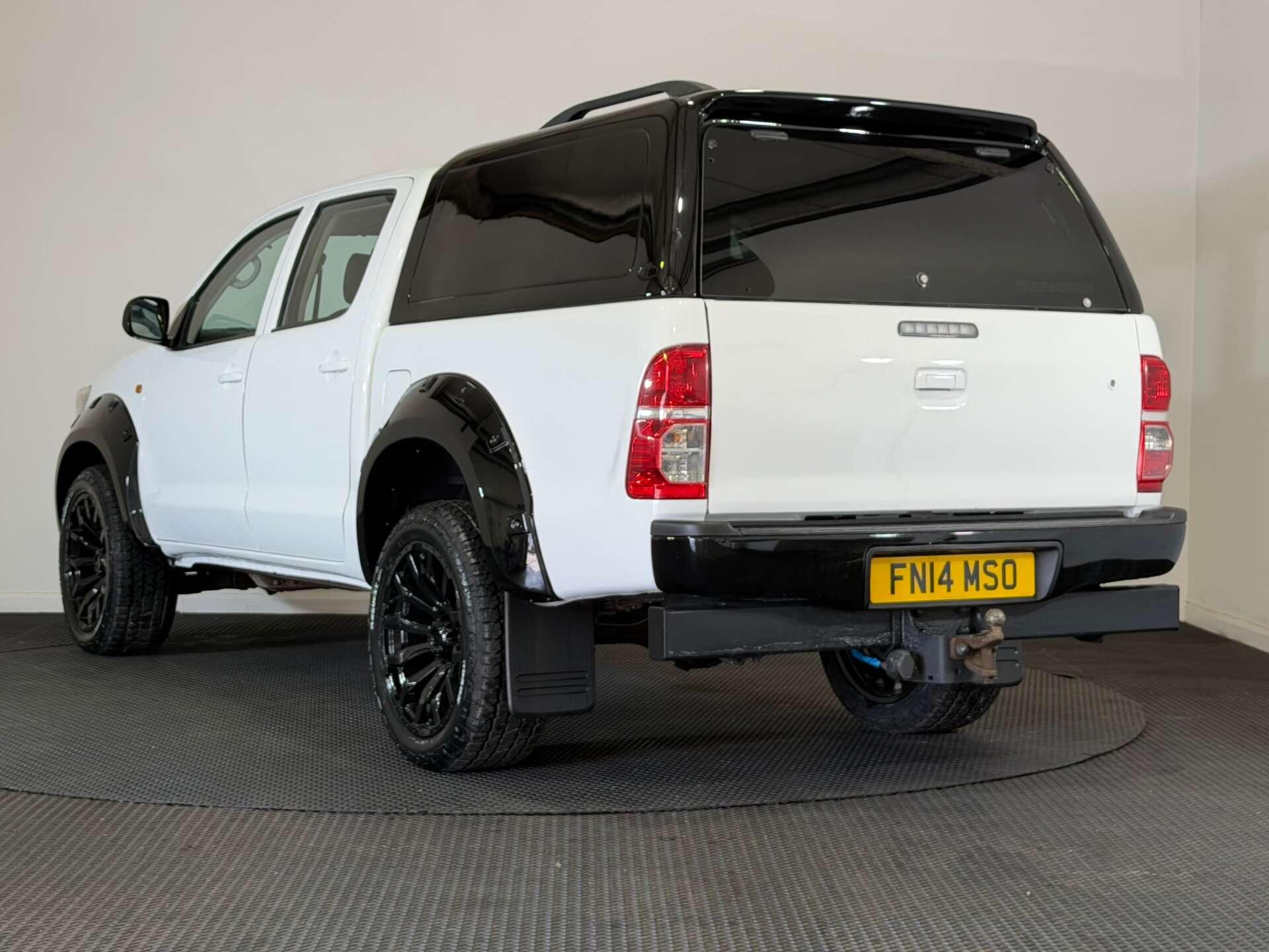 Toyota Hilux view 5