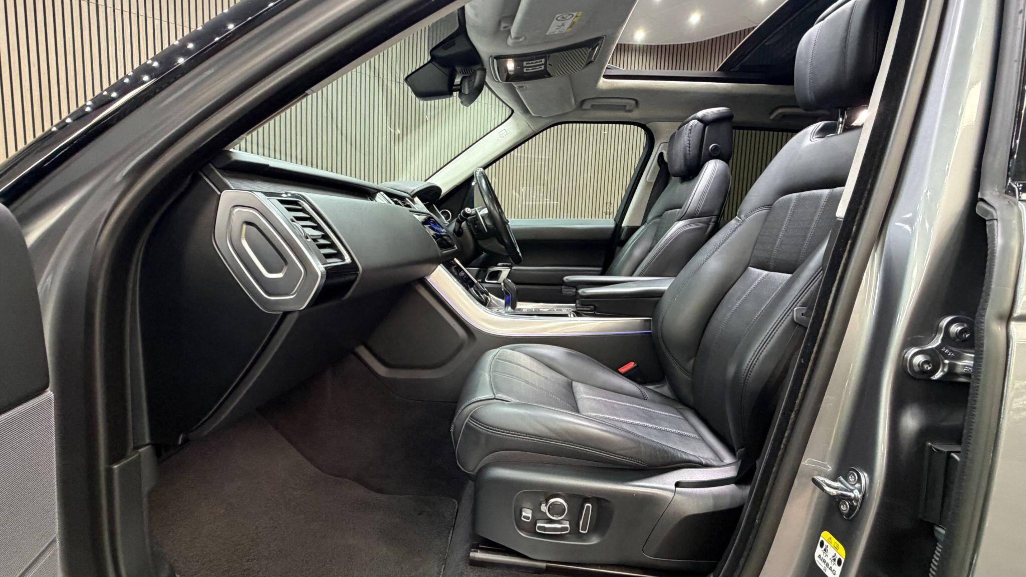 Land Rover Range Rover Sport view 3