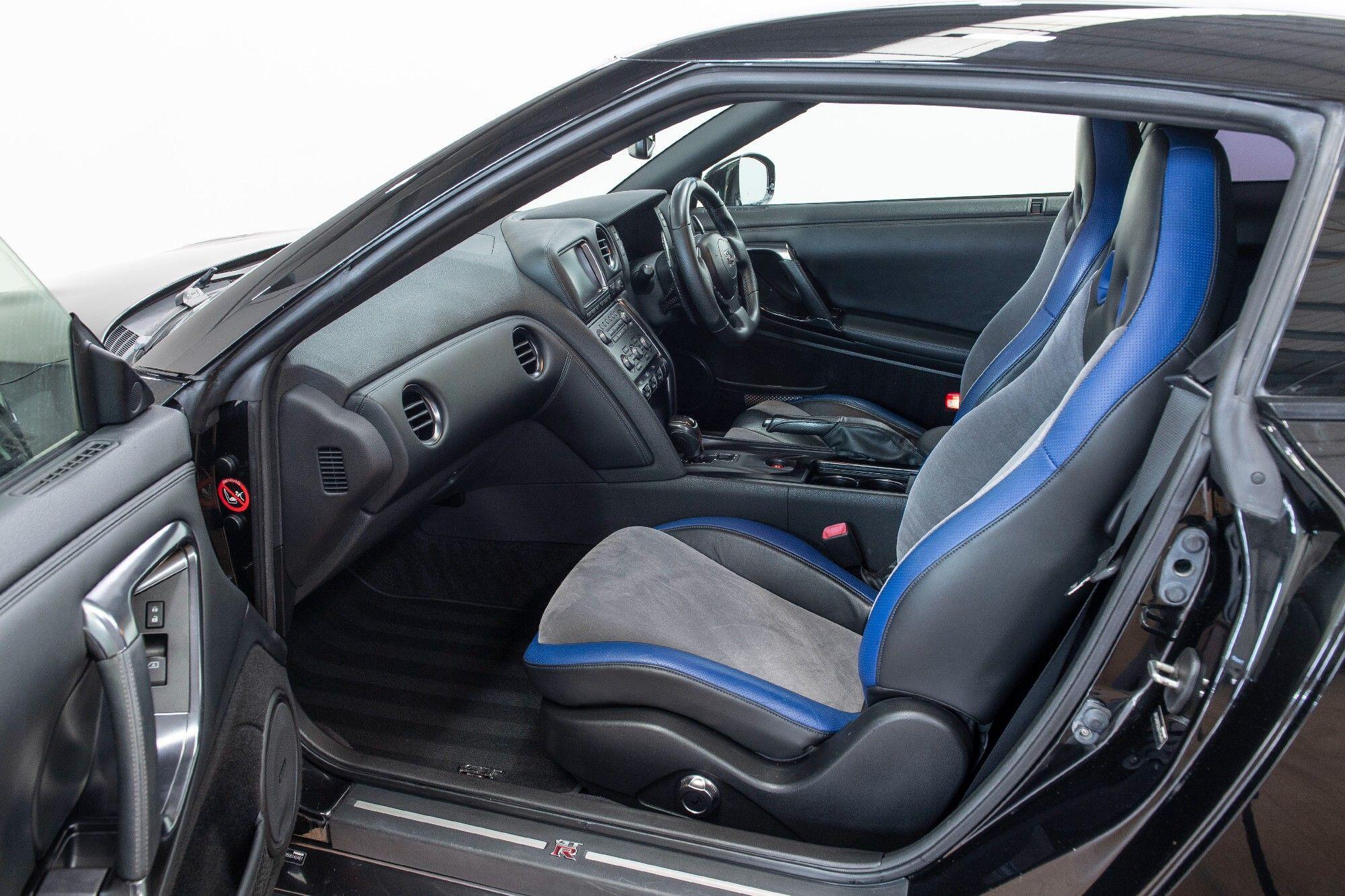 Nissan GT-R view 15