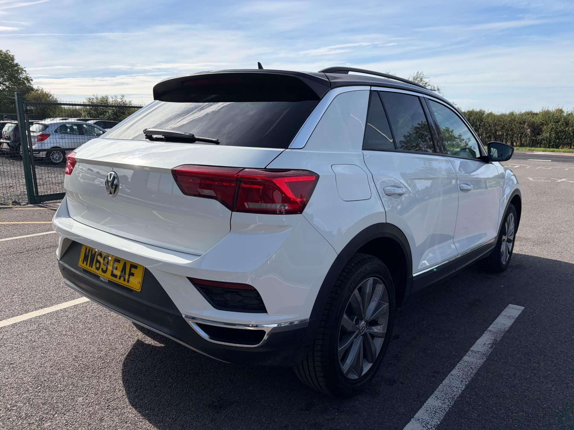 Volkswagen T-Roc view 8
