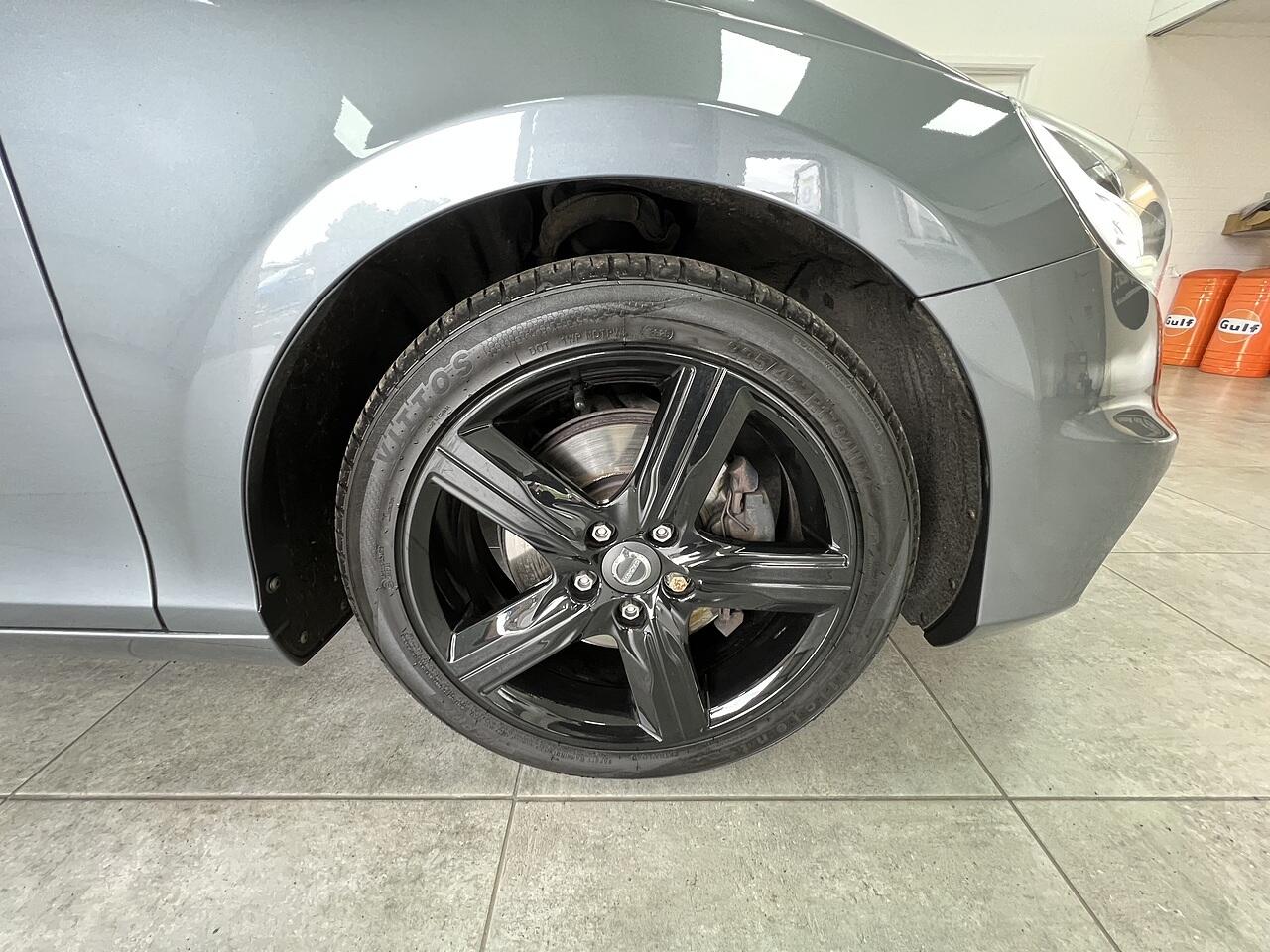 Volvo V40 view 22