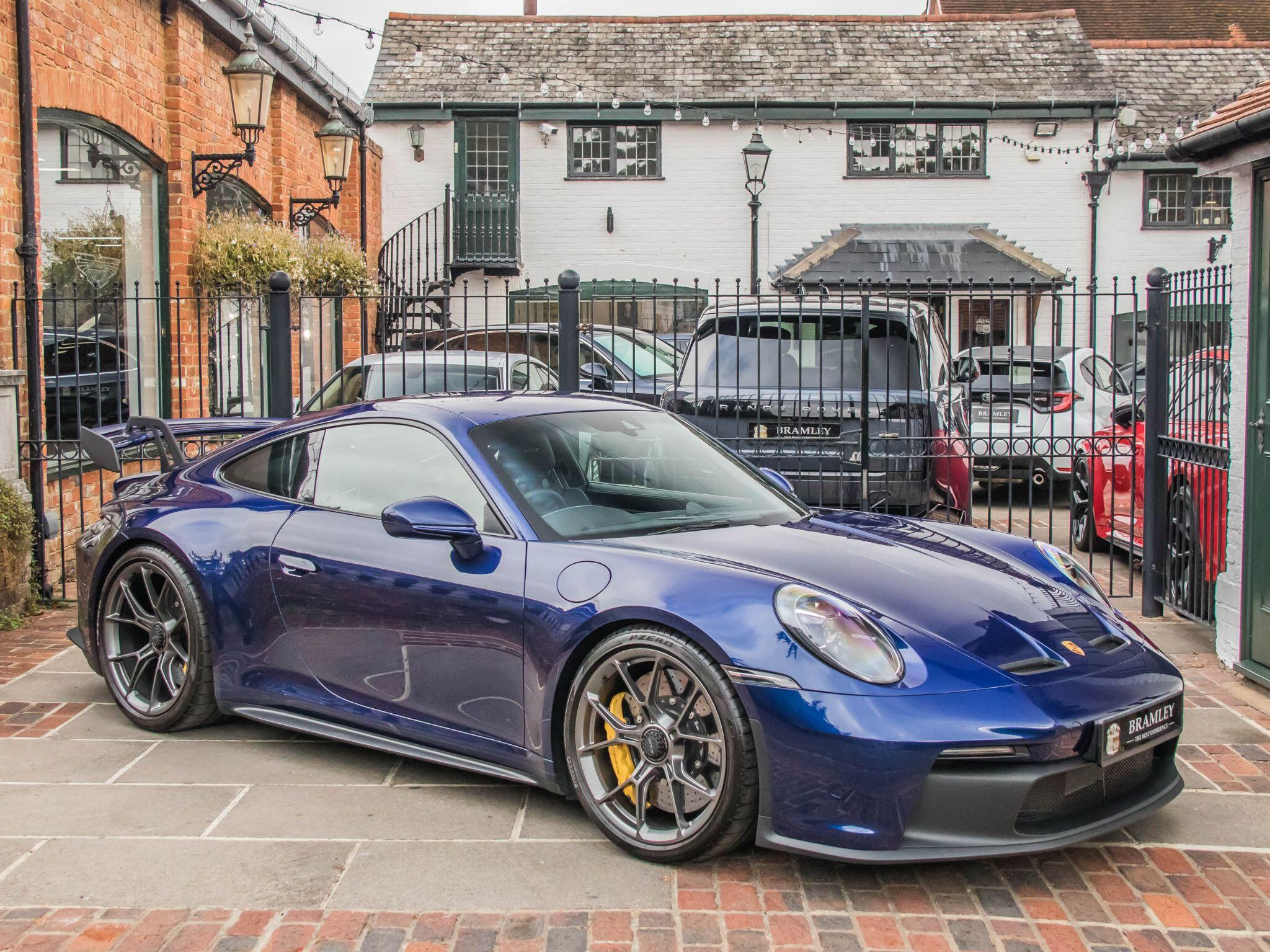 Porsche 911 view 5